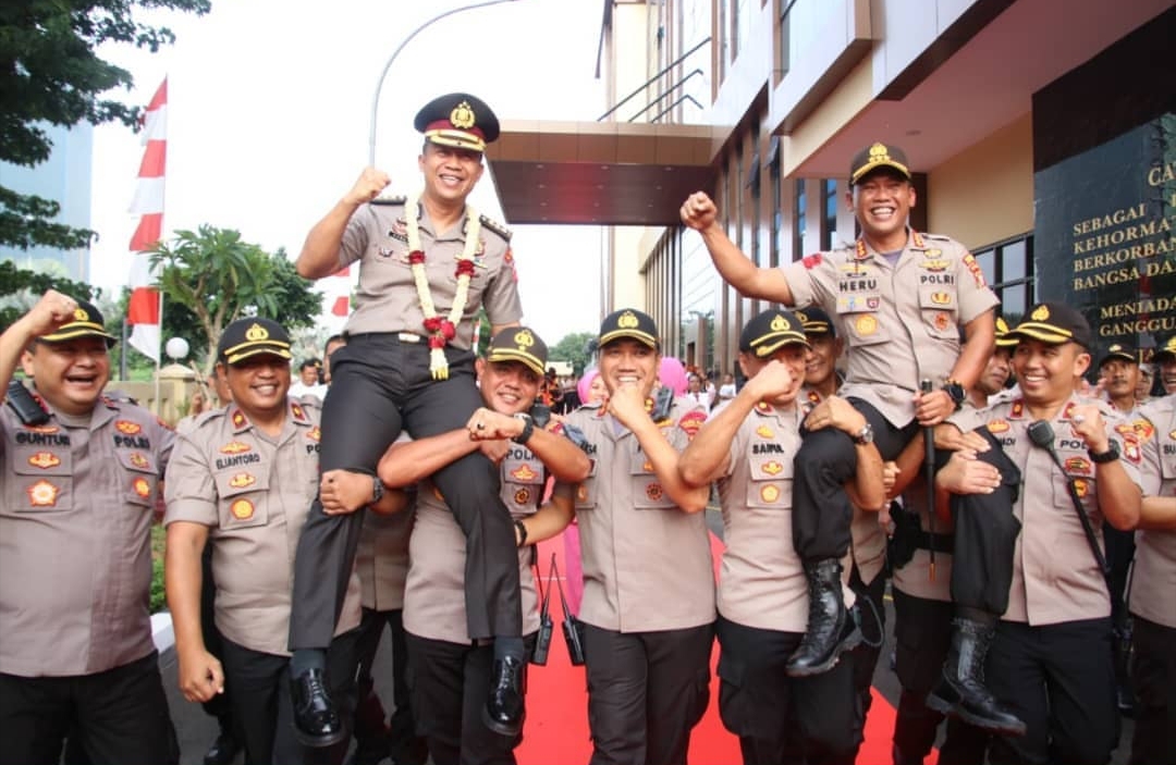Kombes Harry Kurniawan resmi dilepas ribuan anggota dan koleganya di Polres Metro Jakarta Pusat
