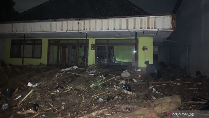 BMKG Ungkap Penyebab Banjir Bandang di Malang dan NTT