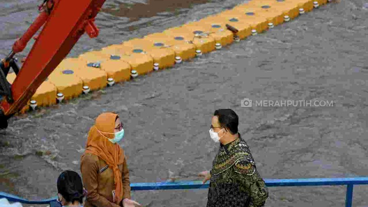 Pantau Pintu Air Manggarai, Anies Minta Warga Waspadai Hujan Tinggi