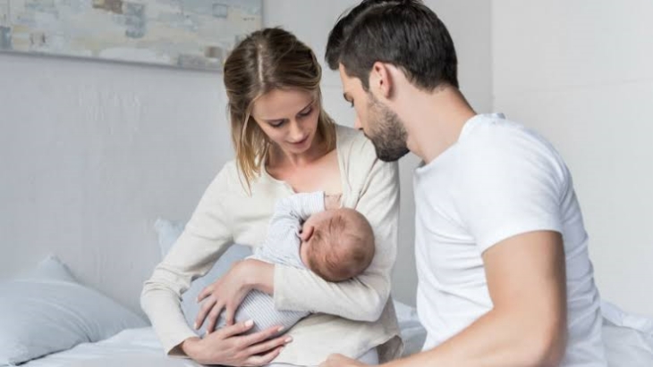Ibu dan Anak Berbagi Bakteri Baik saat Menyusui