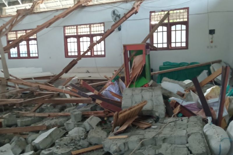 2 Orang Kritis Akibat Gempa Poso, Terjadi 10 Gempa Susulan   