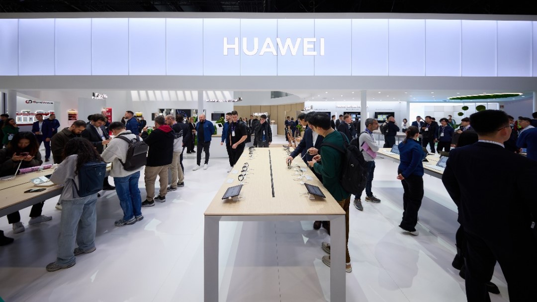 Babak Baru Huawei, Pamerkan Produk Fashion-Forward Kelas Atas di MWC 2024