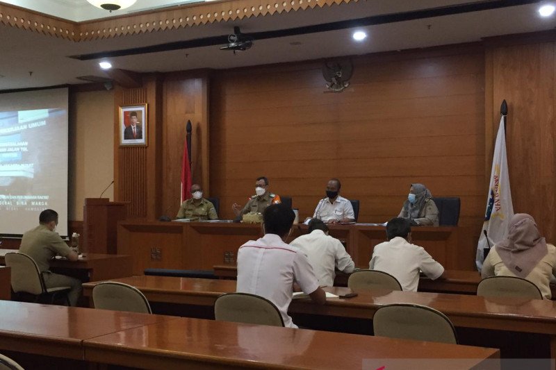 Rapat Paparan Perkembangan Proyek Strategis Nasional Jalan Tol Semanan-Sunter di Kantor Walikota Jakarta Pusat, Senin. (Mentari Dwi Gayati)