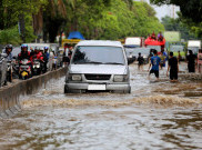 Banjir Setinggi 50 Sentimeter Kembali Genangi Jalan Daan Mogot Cengkareng Jakbar