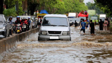 Banjir Setinggi 50 Sentimeter Kembali Genangi Jalan Daan Mogot Cengkareng Jakbar