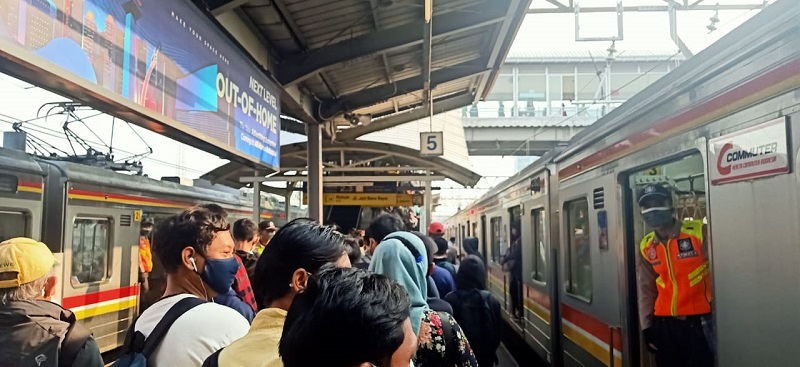 Penumpang KRL. (Foto: Antara)