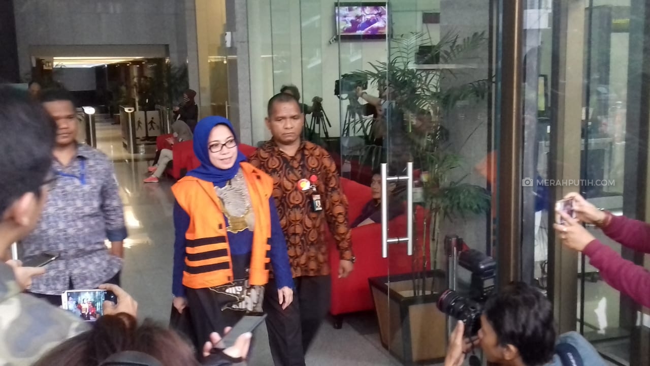 Eni Saragih tersangka suap PLTU Riau-1