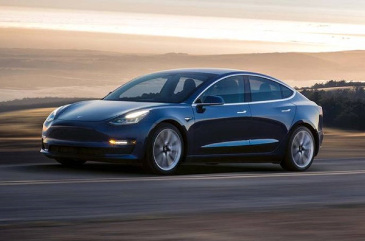Keren, Tesla Model 3 Akan Dilengkapi Pengisian Wireless