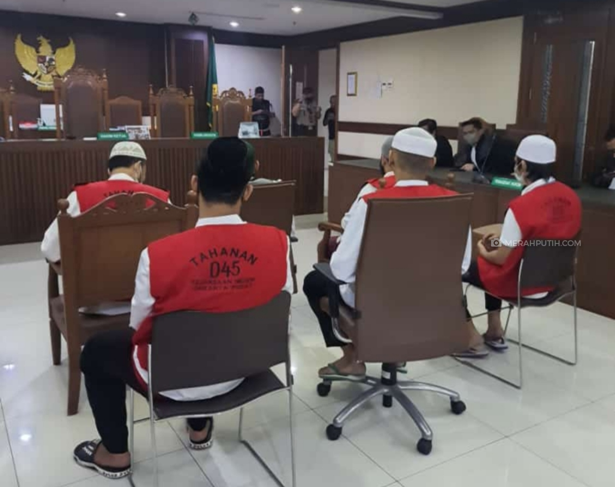 6 Terdakwa Pengeroyok Ade Armando Divonis 8 Bulan Penjara