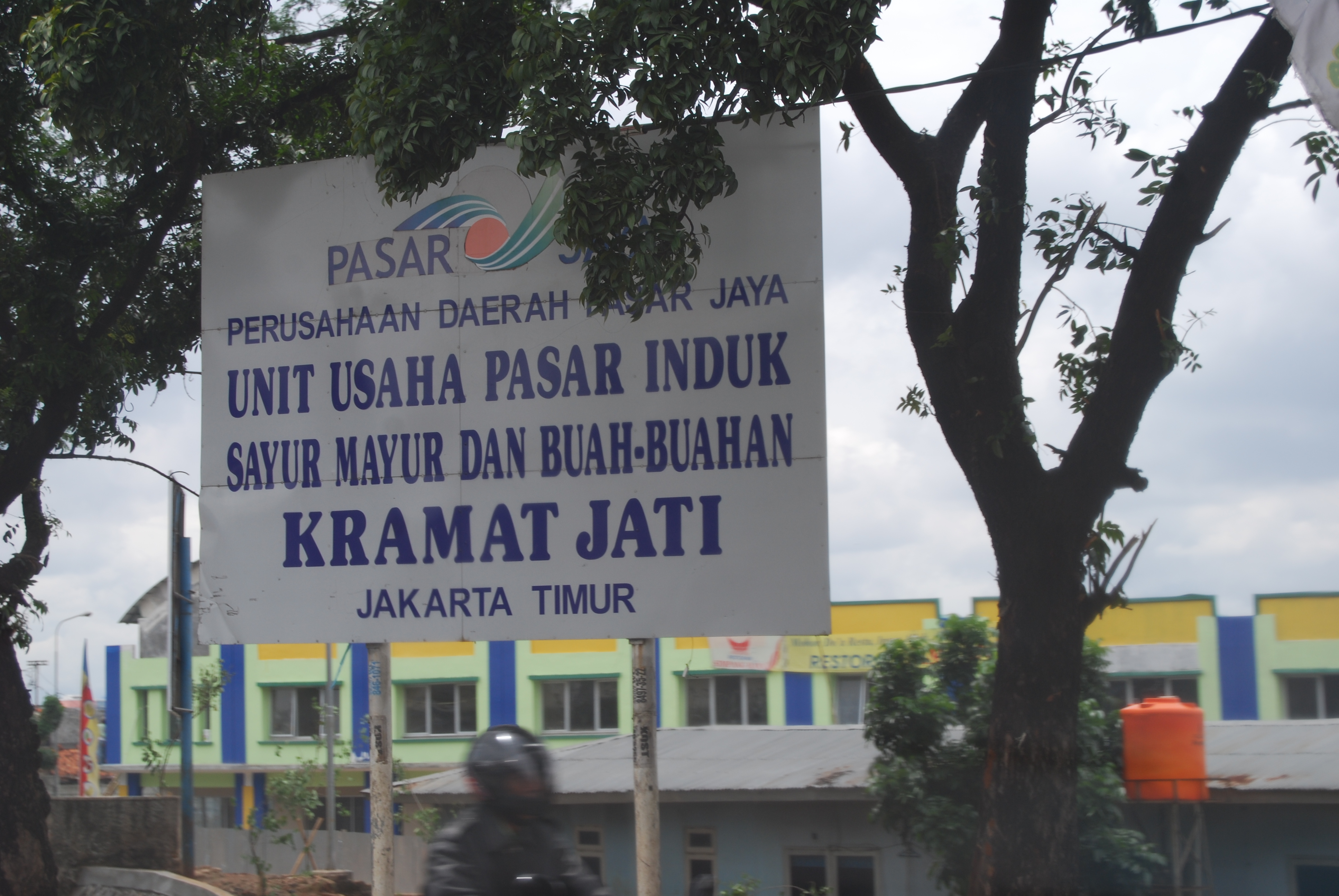 6.970 Ton Sampah di Kramat Jati Jadi Sorotan, Pasar Jaya Kebut Pengangkutan