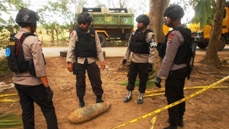 Bocah Kecil Merauke Temukan Bom Peninggalan Perang Dunia II