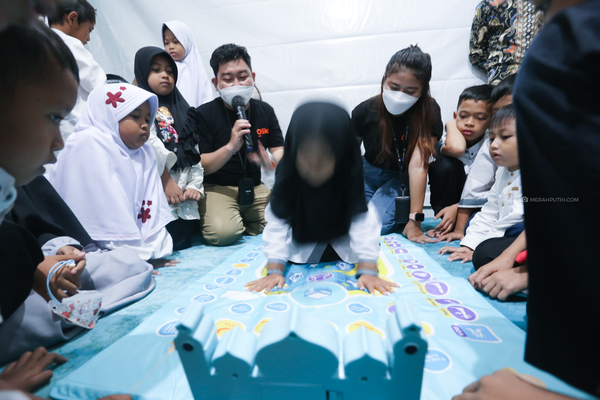 Khidmatnya Anak Asuh Rumah Yatim Kemang Menjajal Sajadah Pintar Seri Kedua