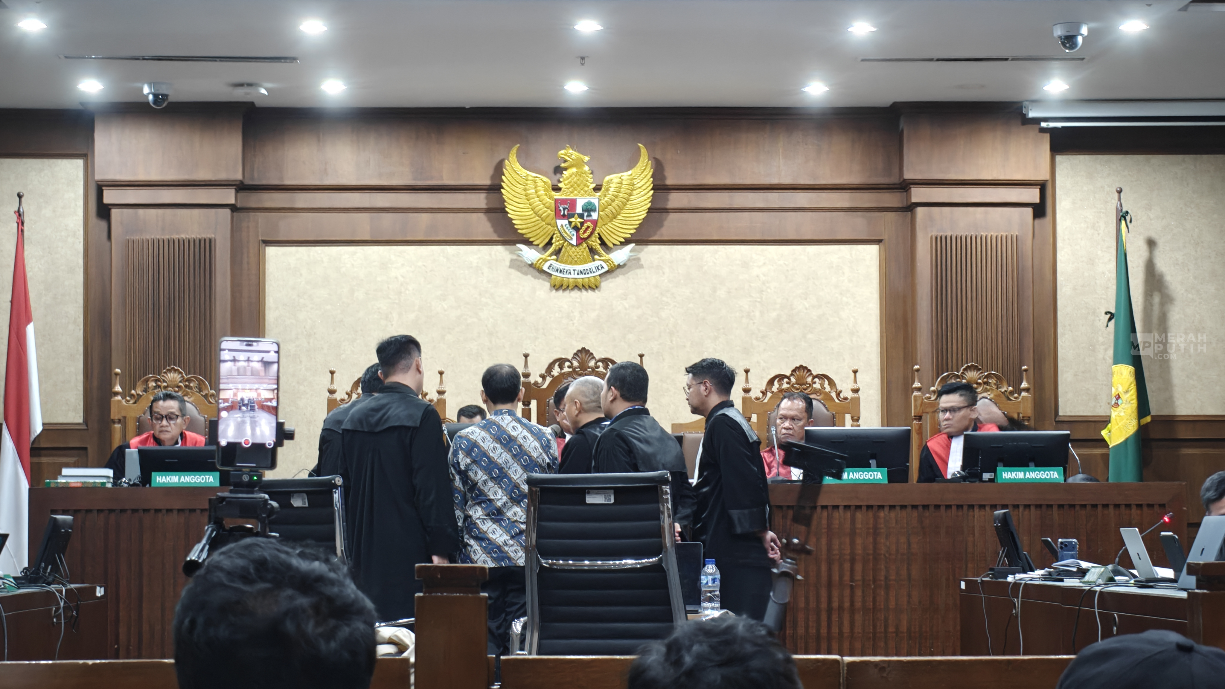 Duduk di Kursi Terdakwa, Nadiem Makarim Sebut Kasusnya Terjadi karena tak Berpolitik