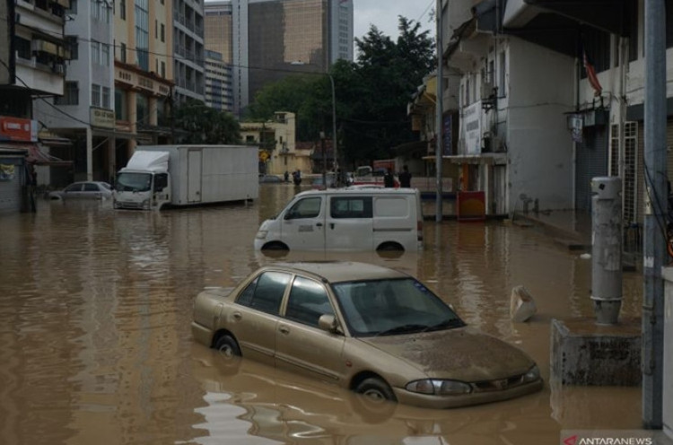 Banjir Landa Sejumlah Wilayah Malaysia, Belasan Ribu Orang Diungsikan