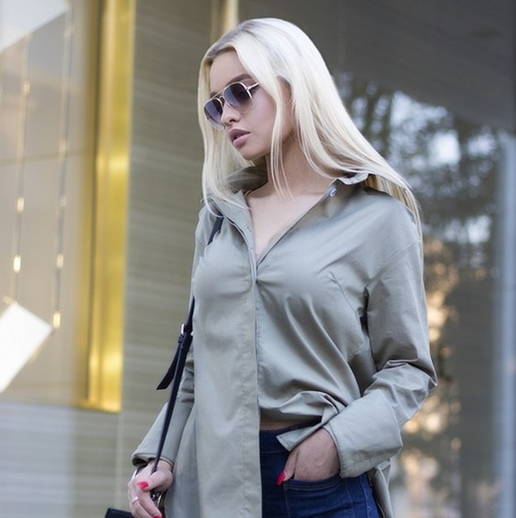 Kemeja wanita polos cocok dipadu padan dengan apa pun. (Foto: Pixabay/VladBitte)