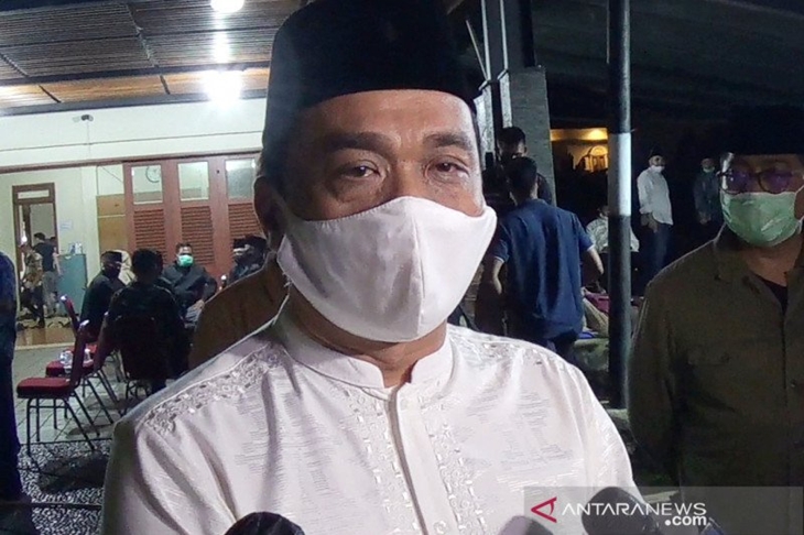 Wakil Gubernur DKI Jakarta Ahmad Riza Patria di Puri Cikeas, Kecamatan Gunungputri, Kabupaten Bogor, Jawa Barat, Sabtu (13/6/2020) malam. (ANTARA/M Fikri Setiawan)