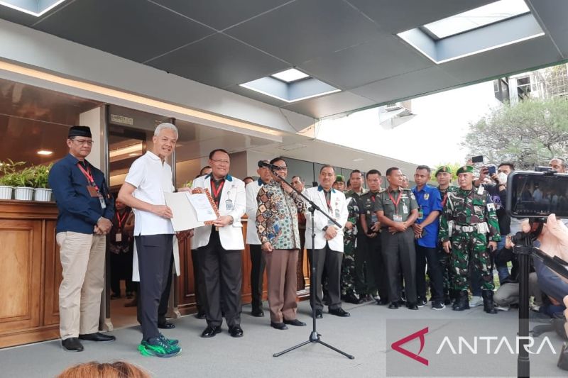 Ganjar-Mahfud MD Jalani Tes Kesehatan 9 Jam, RSPAD Serahkan Hasilnya ke KPU