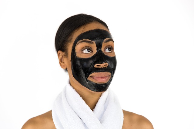 Pakai masker (Foto: Pixabay/bridgesward)