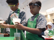 Keseruan Anak-Anak Bereksperimen Kimia di Kid's Lab Water Wonderland: A Chemistry Adventure