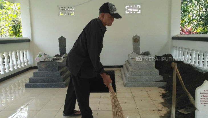 Pesan Terakhir Almarhum Probosutejo kepada Keluarga