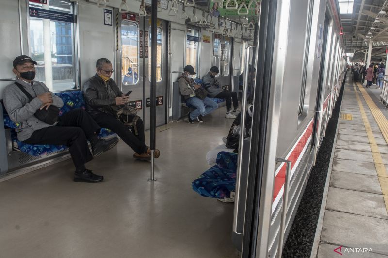 KAI Commuter Line Telah Melayani 2,8 Juta lebih Orang Selama Libur Natal