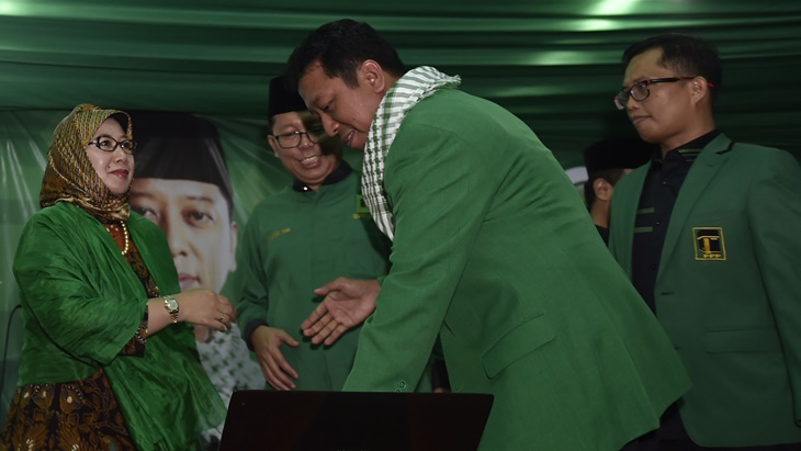 Ketua Umum Partai Persatuan Pembangunan (PPP) Romahurmuziy (kedua kanan). (ANTARA FOTO/Puspa Perwitasari)