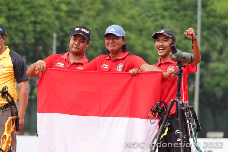Tim panahan Indonesia meraih medali emas. (NOC Indonesia/MP Media/Argo Pambudi)