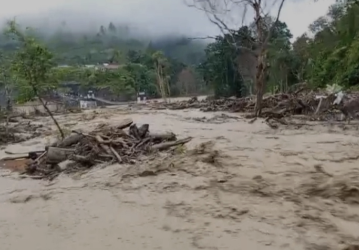 Banjir Bandang Kembali Terjang Aceh Tengah, Sebabkan 2 Jembatan Darurat Ambruk