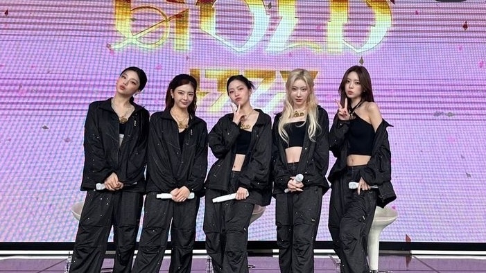 ITZY Comeback dengan Formasi Lengkap lewat EP 'Gold'