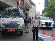 Pembatas Beton Jalan Satrio Dibongkar Pengendara, Dishub DKI Perketat Penjagaan