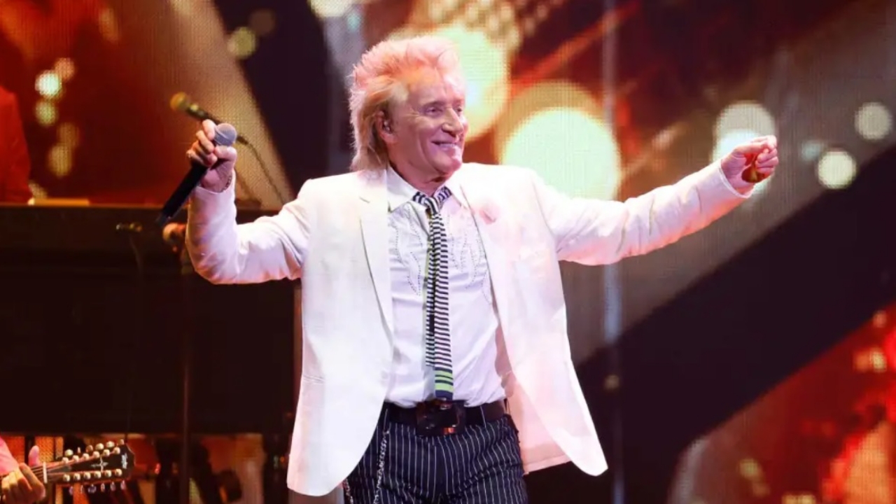 Rod Stewart Jual Katalog Lagu ke Irving Azoff Senilai Rp 1,5 Triliun