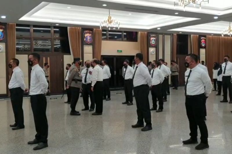 Suasana pelantikan 44 eks pegawai KPK menjadi Aparatur Sipil Negara (ASN) Polri, di Mabes Polri, Jakarta Selatan, Kamis (9/12/2021). ANTARA/Laily Rahmawaty