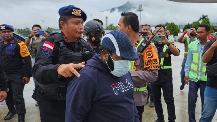 Bupati Mamberamo Tengah Dibawa ke Jakarta Setelah 7 Bulan Buron