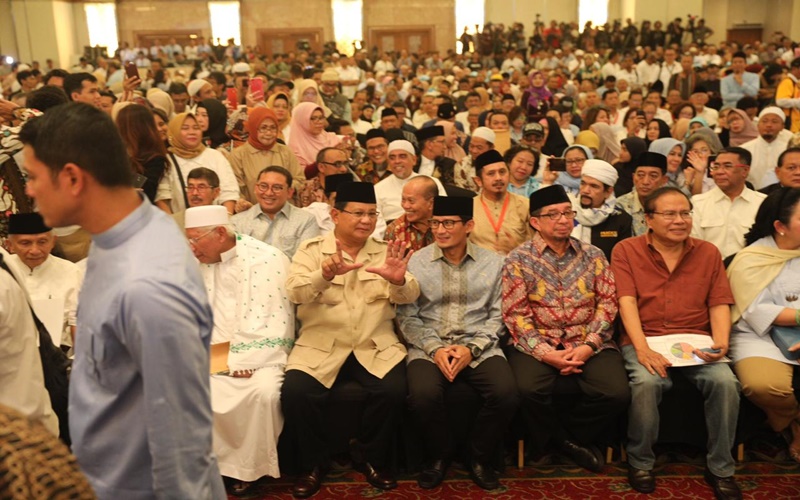 Pasangan Prabowo-Sandi bersama Fadli Zon dalam simposium kecurangan Pilpres 2019 di Hotel Sahid 