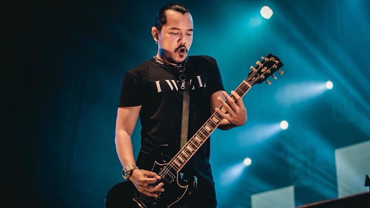Gibson Hampir Bangkrut, Ini Kata Cella Kotak