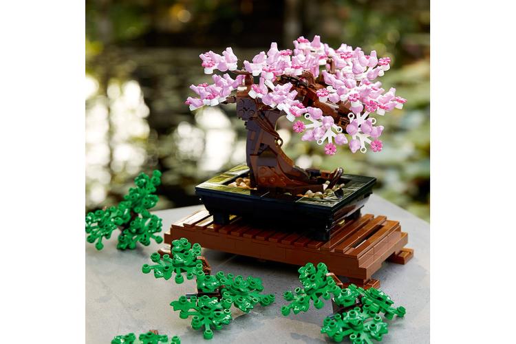 Tanaman bonsai versi Lego. (Foto Hypebae)