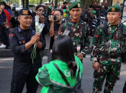 Bagikan Mawar Putih dan Pink untuk Polisi hingga Tentara, Ojol: Kami Tak Mau Diprovokasi Lagi
