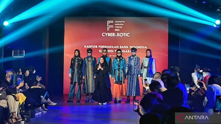 Jakarta Fashion Trend 2024, 'SECURETRA' Tia Hidayat Angkat Isu Keamanan Dunia Maya