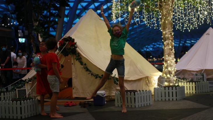 Singapura Hadirkan Camping di Bandara