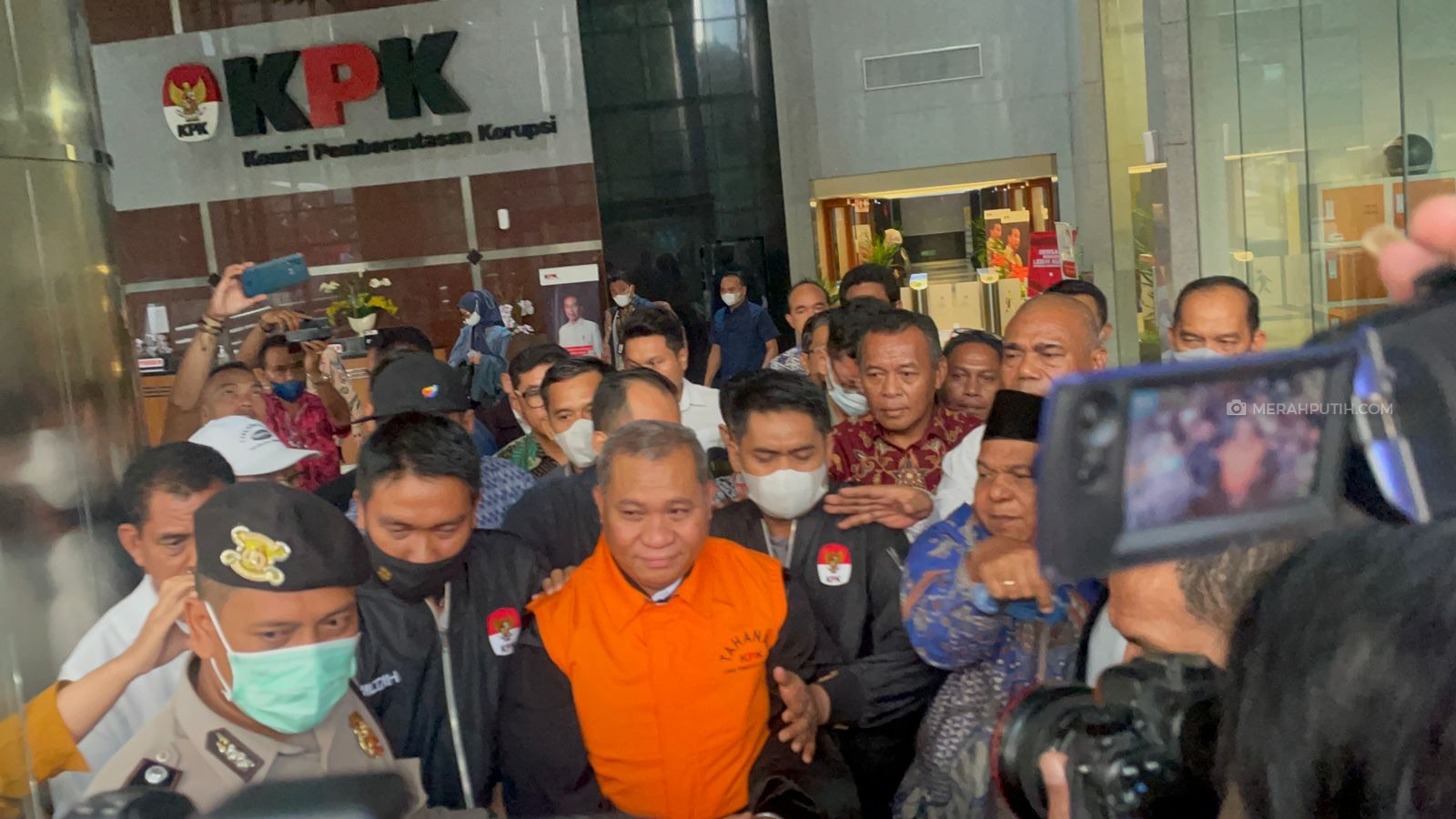 KPK Tahan Pengacara Lukas Enembe