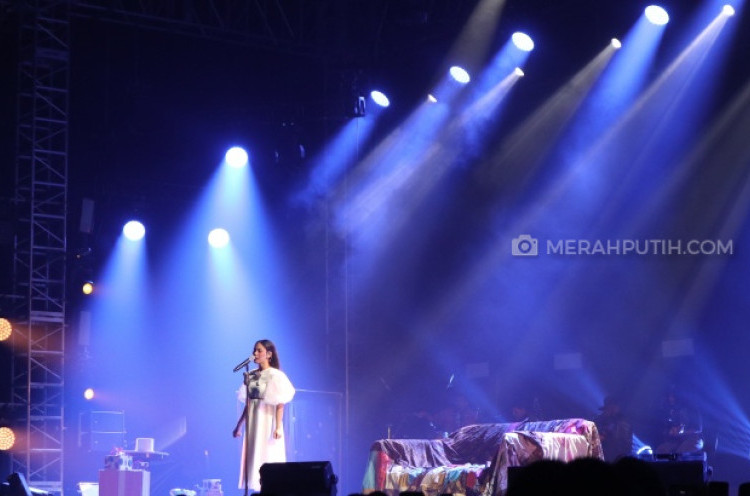 Keharuan dan Kebahagiaan dalam Konser 'Selamat Ulang Tahun' Nadin Amizah 