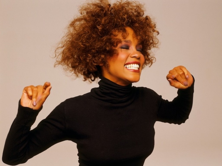 Whitney Houston akan dibuat film biopik (Foto: DOD Magazine/dodmagazine.es)
