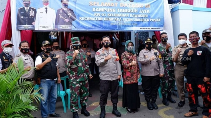 Pembentukan Kampung Tanguh Rawasari, Cempaka Putih, Jakarta Pusat, Selasa (8/12). (Foto: MP/Kanugrahan)