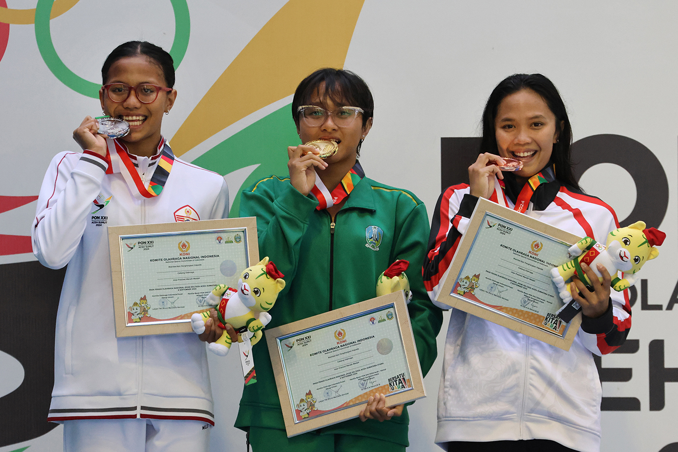 PON XXI Aceh-Sumut: Perenang Jatim Izzy Dwifaiva Raih Emas Renang 200 Meter Gaya Bebas Putri Raih Emas