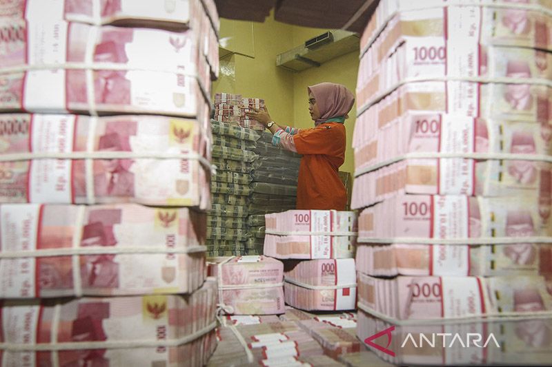Tabungan Perorangan Naik 4,4 Persen