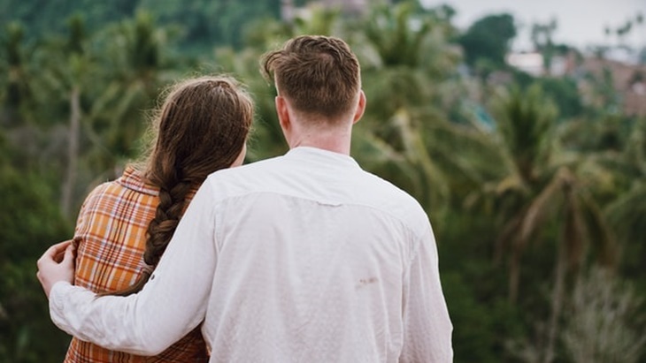 Pamer Pasangan di Media Sosial Tanda Lebih Bahagia?