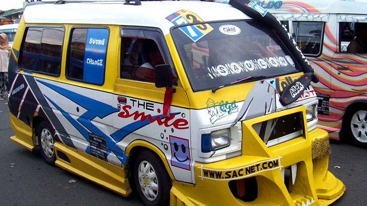 Gegayaan Nyentrik Angkot Racing di Negeri Aing 