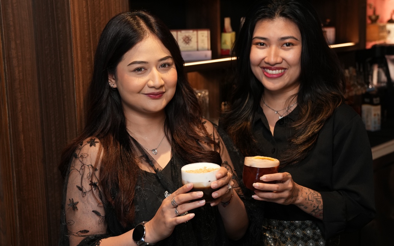 Meracik Kopi, Melawan Stigma, Kisah Kartini di Roemah Koffie