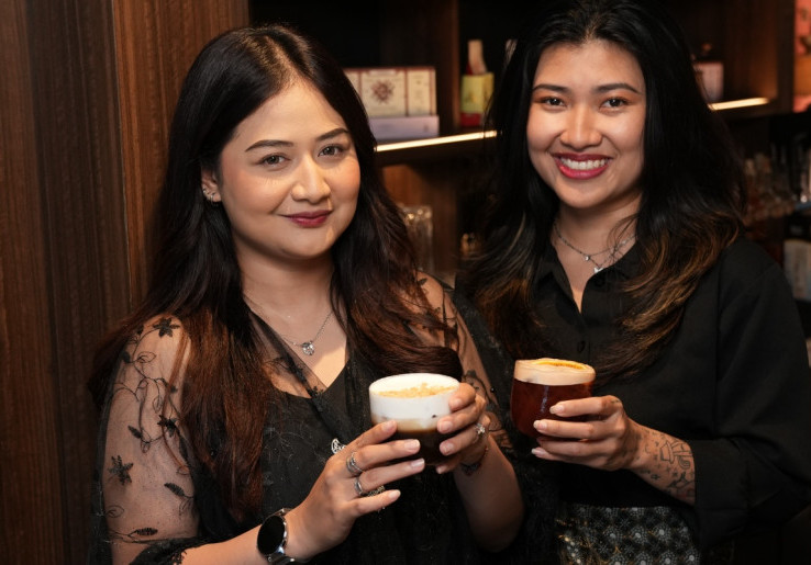 Meracik Kopi, Melawan Stigma, Kisah Kartini di Roemah Koffie