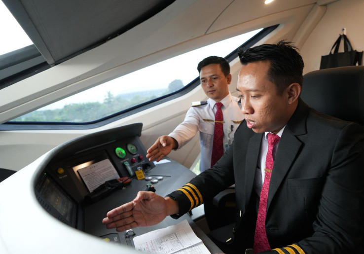 Operasional Kereta Cepat Whoosh Dikendalikan Orang Indonesia, Jadi Tonggak Sejarah Baru di Perkeretaapian